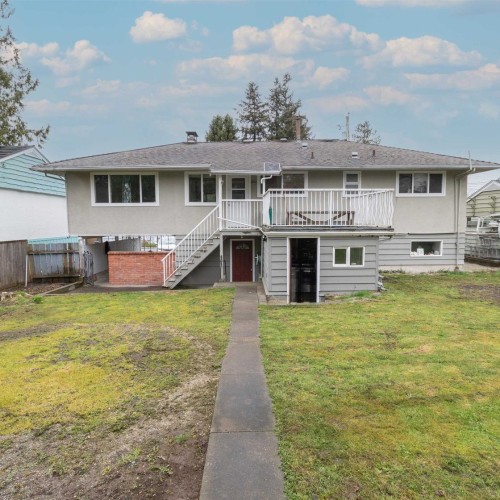 Photo 2 at 11524 97a Avenue, Bolivar Heights, North Surrey