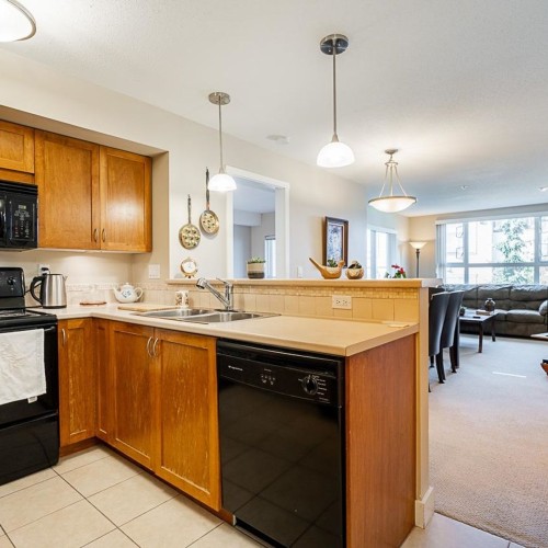 Photo 5 at 305 - 15265 17a Avenue, King George Corridor, South Surrey White Rock