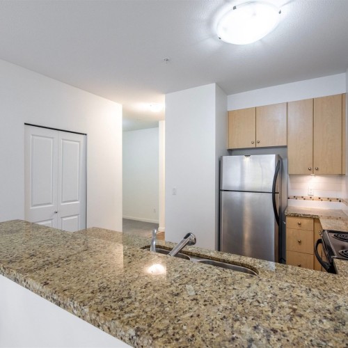 Photo 6 at 303 - 15299 17a Avenue, King George Corridor, South Surrey White Rock