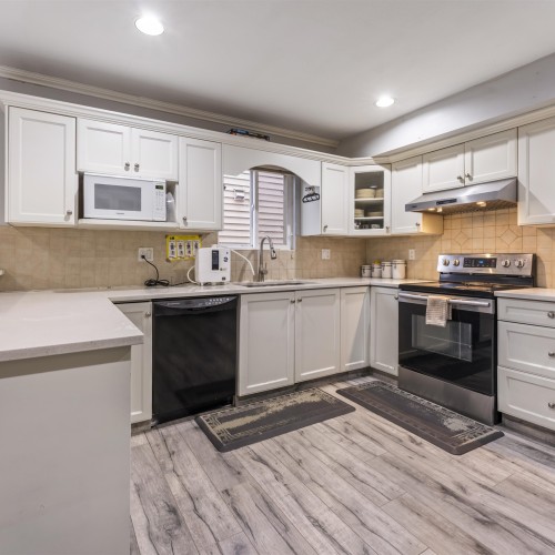 Photo 5 at 17381 64 Avenue, Cloverdale BC, Cloverdale Photo 5 at 17381 64 Avenue, Cloverdale BC, Cloverdale