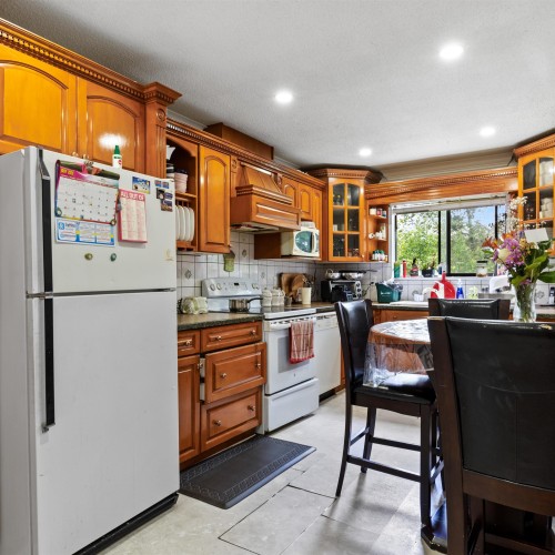 Photo 4 at 8864 Ursus Crescent, Bear Creek Green Timbers, Surrey Photo 4 at 8864 Ursus Crescent, Bear Creek Green Timbers, Surrey