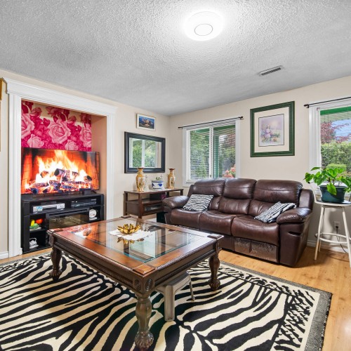 Photo 3 at 9364 152nd Street Street, Fleetwood Tynehead, Surrey Photo 3 at 9364 152nd Street Street, Fleetwood Tynehead, Surrey