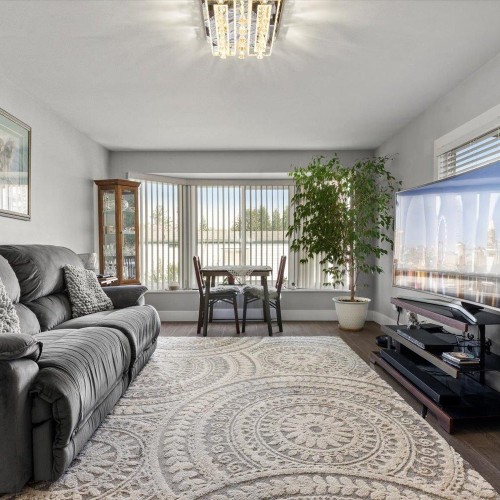 Photo 6 at 3 - 8220 King George Boulevard, Bear Creek Green Timbers, Surrey Photo 6 at 3 - 8220 King George Boulevard, Bear Creek Green Timbers, Surrey