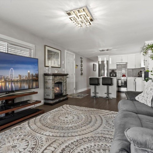 Photo 7 at 3 - 8220 King George Boulevard, Bear Creek Green Timbers, Surrey Photo 7 at 3 - 8220 King George Boulevard, Bear Creek Green Timbers, Surrey