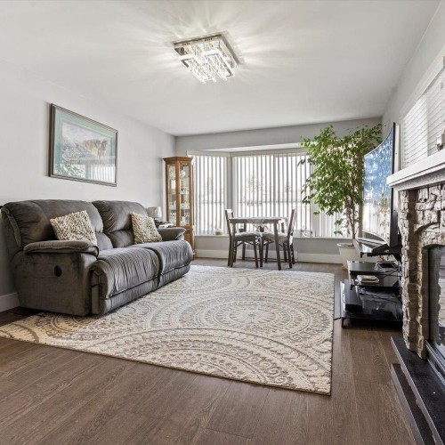 Photo 11 at 3 - 8220 King George Boulevard, Bear Creek Green Timbers, Surrey Photo 11 at 3 - 8220 King George Boulevard, Bear Creek Green Timbers, Surrey