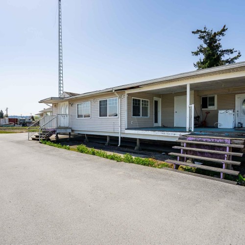 Photo 4 at 4586 176 Street, Serpentine, Cloverdale Photo 4 at 4586 176 Street, Serpentine, Cloverdale