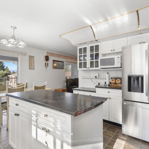 Photo 3 at 12185 98a Avenue, Cedar Hills, North Surrey Photo 3 at 12185 98a Avenue, Cedar Hills, North Surrey