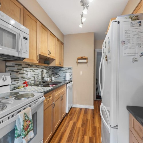 Photo 10 at 5 - 10595 153 Street, Guildford, North Surrey Photo 10 at 5 - 10595 153 Street, Guildford, North Surrey