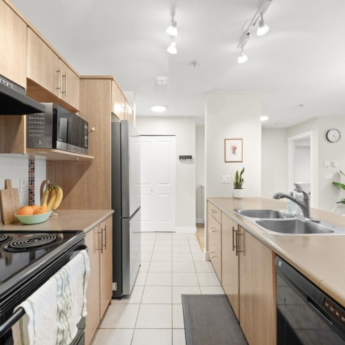 Photo 10 at 305 - 19388 65 Avenue, Clayton, Cloverdale Photo 10 at 305 - 19388 65 Avenue, Clayton, Cloverdale