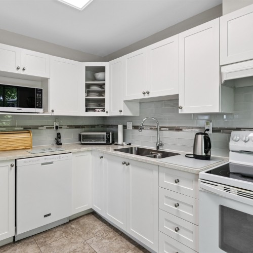 Photo 9 at 206 - 15150 108 Avenue, Guildford, North Surrey Photo 9 at 206 - 15150 108 Avenue, Guildford, North Surrey