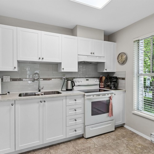 Photo 8 at 206 - 15150 108 Avenue, Guildford, North Surrey Photo 8 at 206 - 15150 108 Avenue, Guildford, North Surrey