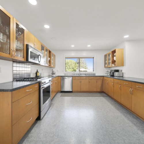 Photo 11 at 11473 Royal Crescent, Royal Heights, North Surrey Photo 11 at 11473 Royal Crescent, Royal Heights, North Surrey