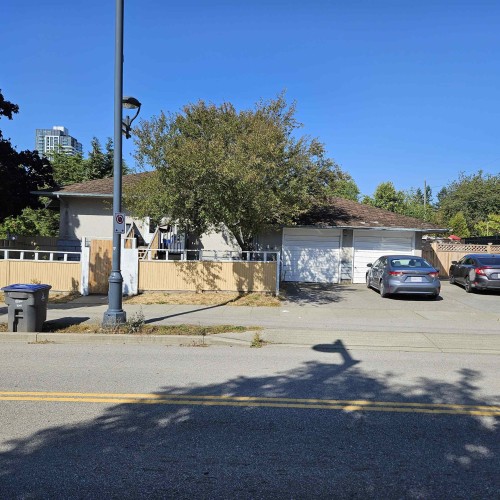 Photo 3 at 10564 137a Street, Whalley, North Surrey Photo 3 at 10564 137a Street, Whalley, North Surrey