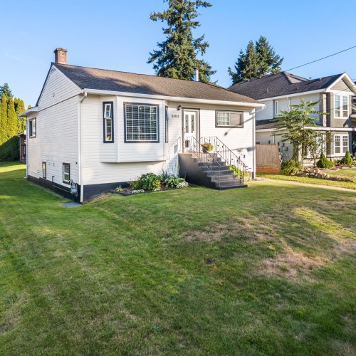 Photo 3 at 10142 128a Street, Cedar Hills, North Surrey Photo 3 at 10142 128a Street, Cedar Hills, North Surrey