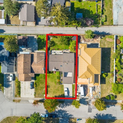 Photo 3 at 14437 Chartwell Drive, Bear Creek Green Timbers, Surrey Photo 3 at 14437 Chartwell Drive, Bear Creek Green Timbers, Surrey