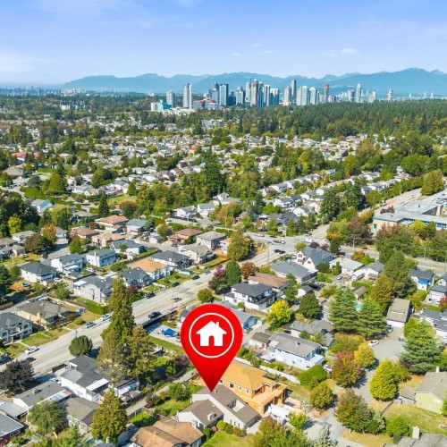 Photo 4 at 14437 Chartwell Drive, Bear Creek Green Timbers, Surrey Photo 4 at 14437 Chartwell Drive, Bear Creek Green Timbers, Surrey