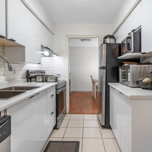 Photo 4 at 813 - 10620 150th Street, Guildford, North Surrey Photo 4 at 813 - 10620 150th Street, Guildford, North Surrey