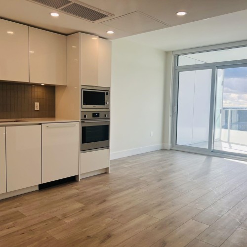 Photo 6 at 2003 - 10428 Whalley Boulevard, Whalley, North Surrey Photo 6 at 2003 - 10428 Whalley Boulevard, Whalley, North Surrey